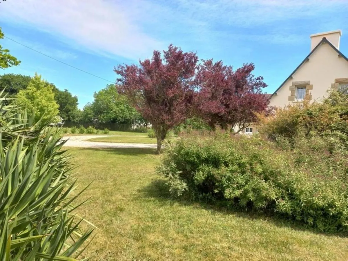 Large Holiday Home With Garden In Brittany Henansal