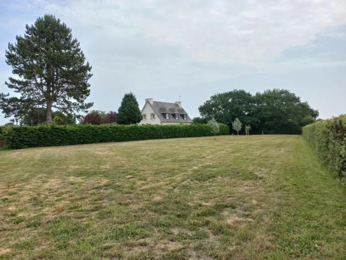 Large Holiday Home With Garden In Brittany Henansal