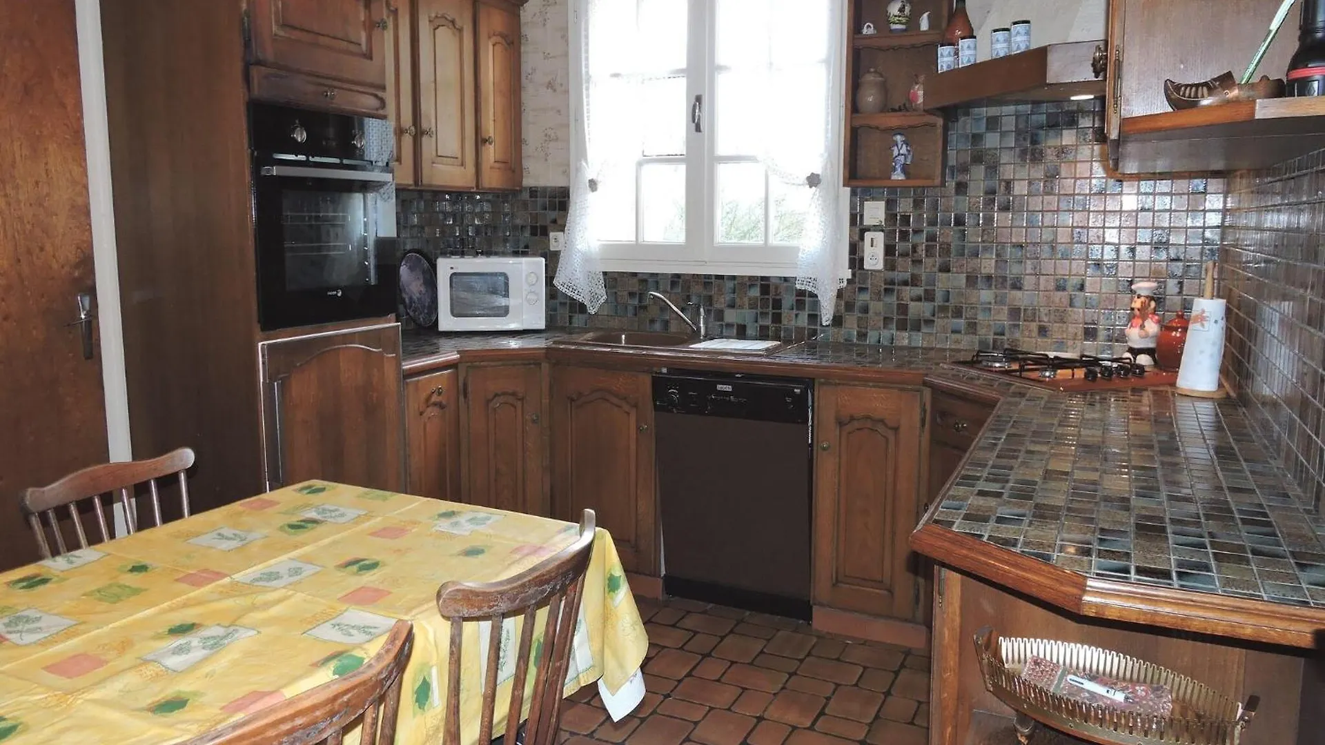 Large Holiday Home With Garden In Brittany Henansal