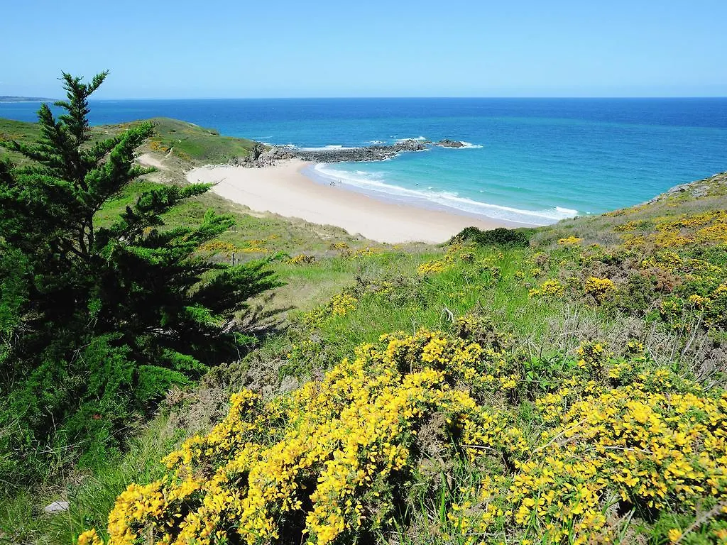 Large Holiday Home With Garden In Brittany Henansal 0*,