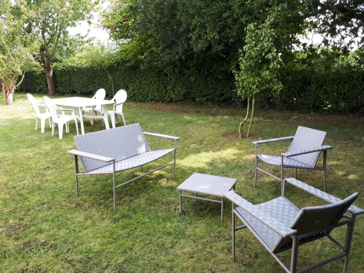 Large Holiday Home With Garden In Brittany Henansal