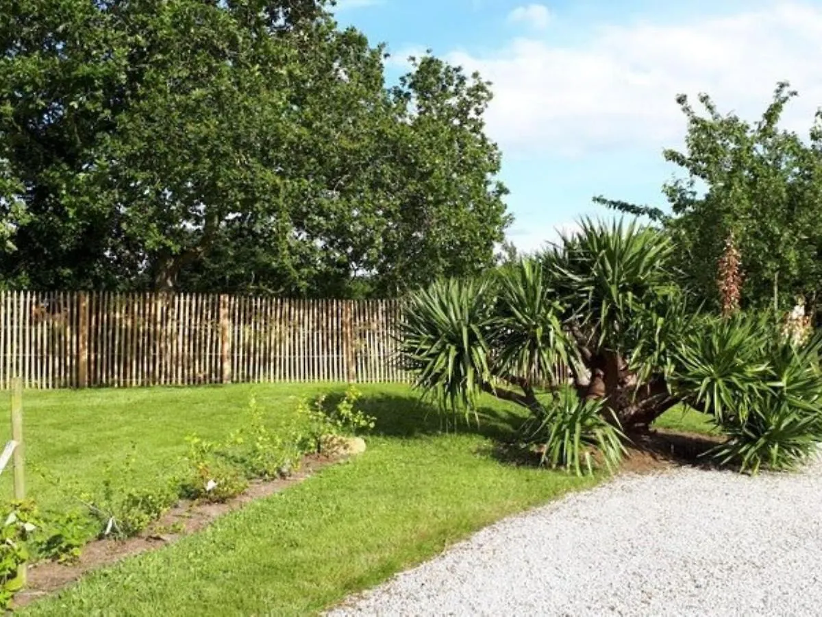 Large Holiday Home With Garden In Brittany Henansal